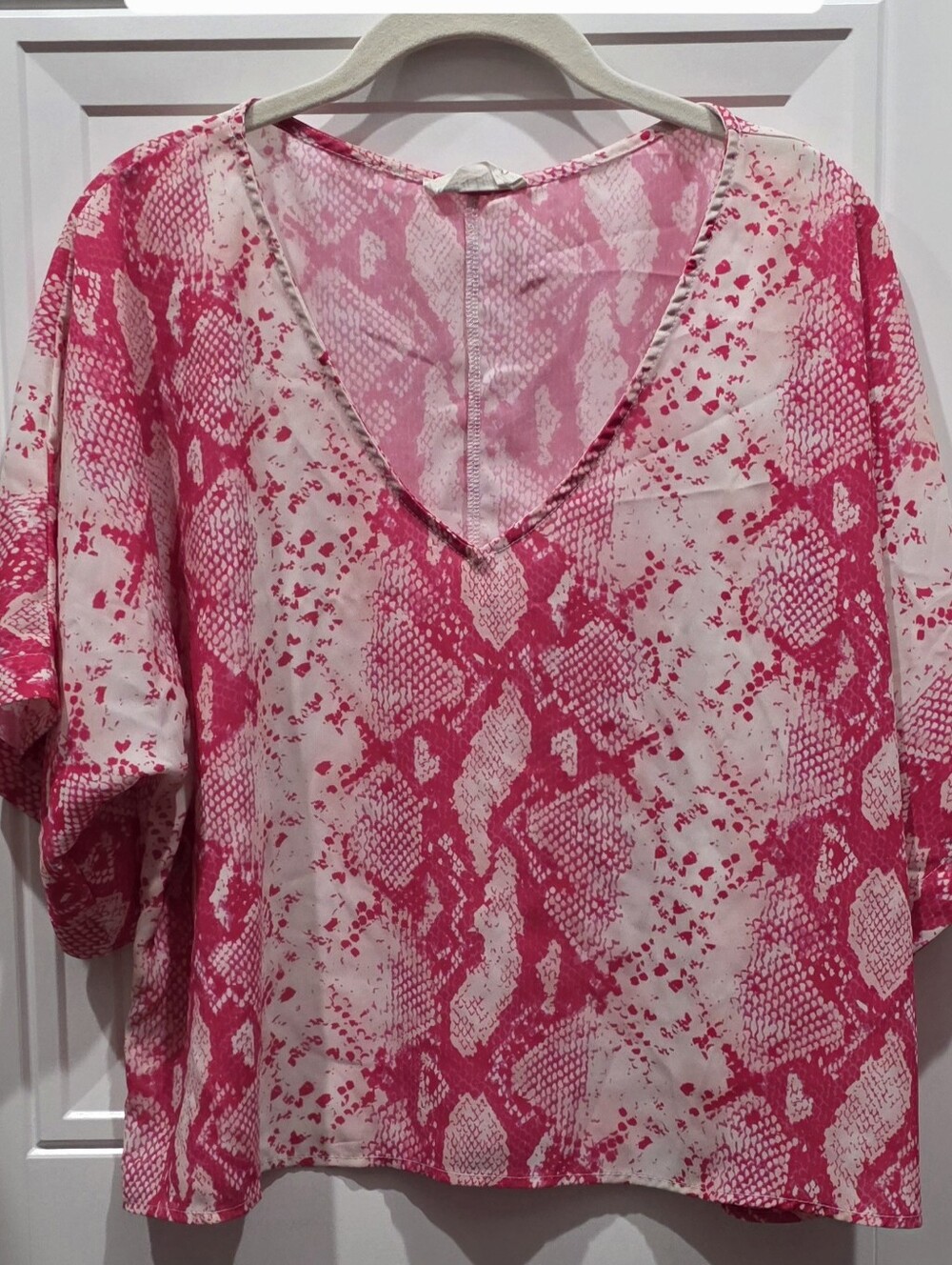Peach Love California Pink Snake-Print V-Neck Women's Top